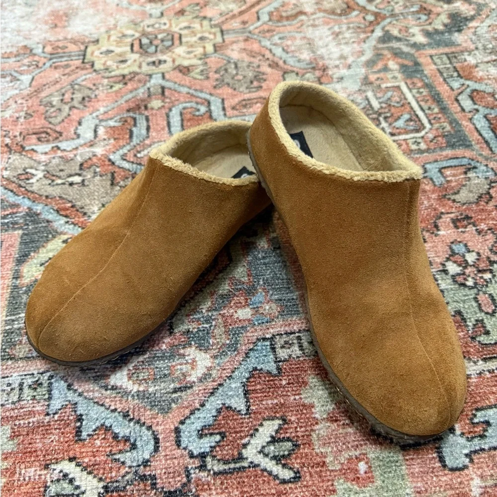 Sorel Tan Slippers, Y4/W6